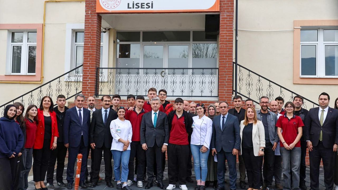 Artvin Valisi Ergün lise öğrencileriyle bir araya geldi – Birlik Haber Ajansı