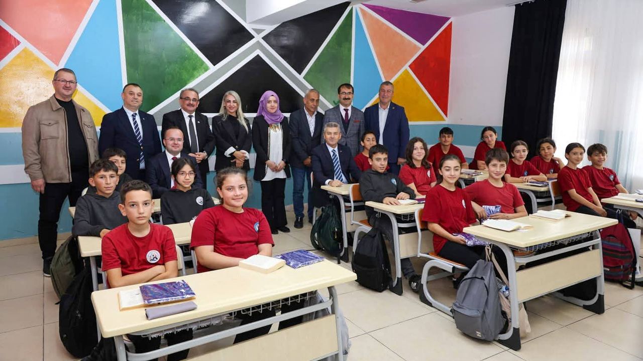 Öğrenciler tulumla karşıladıkları Vali Ergün’den halı saha istediler – Birlik Haber Ajansı