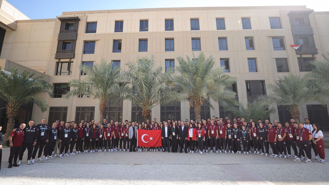 Bakan Bak, Suudi Arabistan’da millî sporcularla bir araya geldi – Birlik Haber Ajansı