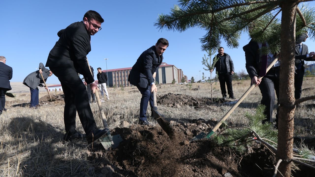 Kars’ta Karabağ Zaferi’nin 5. yıl dönümünde 44 fidan toprakla buluşturuldu – Birlik Haber Ajansı