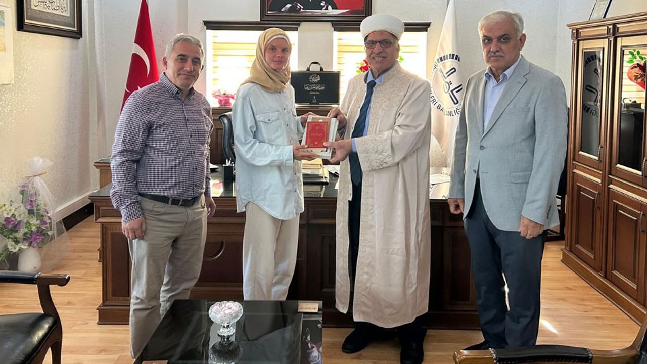 Polonyalı Alexandra Müslüman oldu, adını Ayşe olarak değiştirdi – Birlik Haber Ajansı