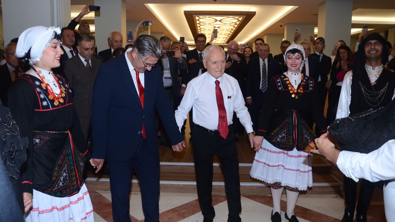 Haberal, organ naklinde dünyanın birincisi; horonda Karadeniz’in öncüsü – Birlik Haber Ajansı