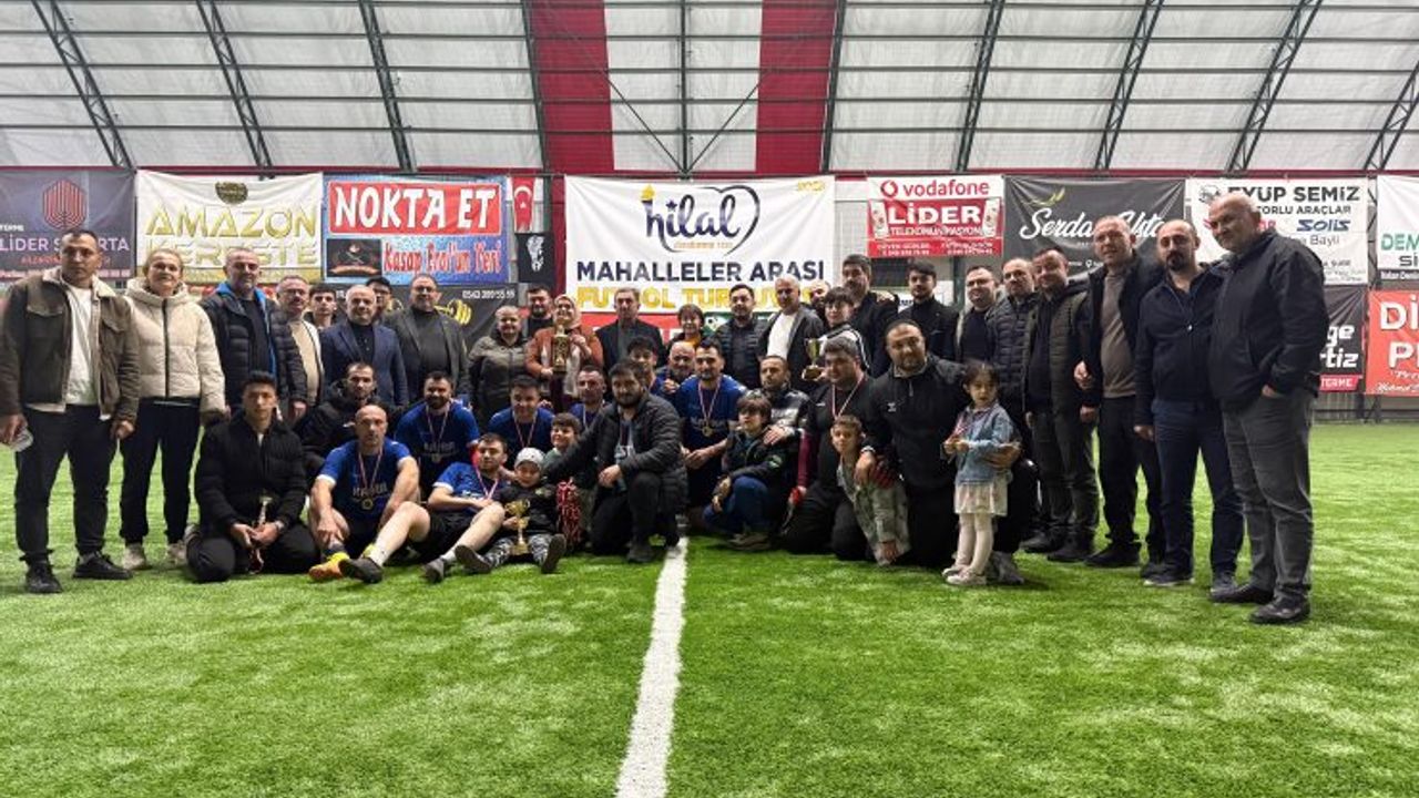 Terme’de 15 takımlı futbol turnuvasının finalinde Fenk Mahallesi büyük ilgi altında şampiyonluğa ulaştı – Birlik Haber Ajansı