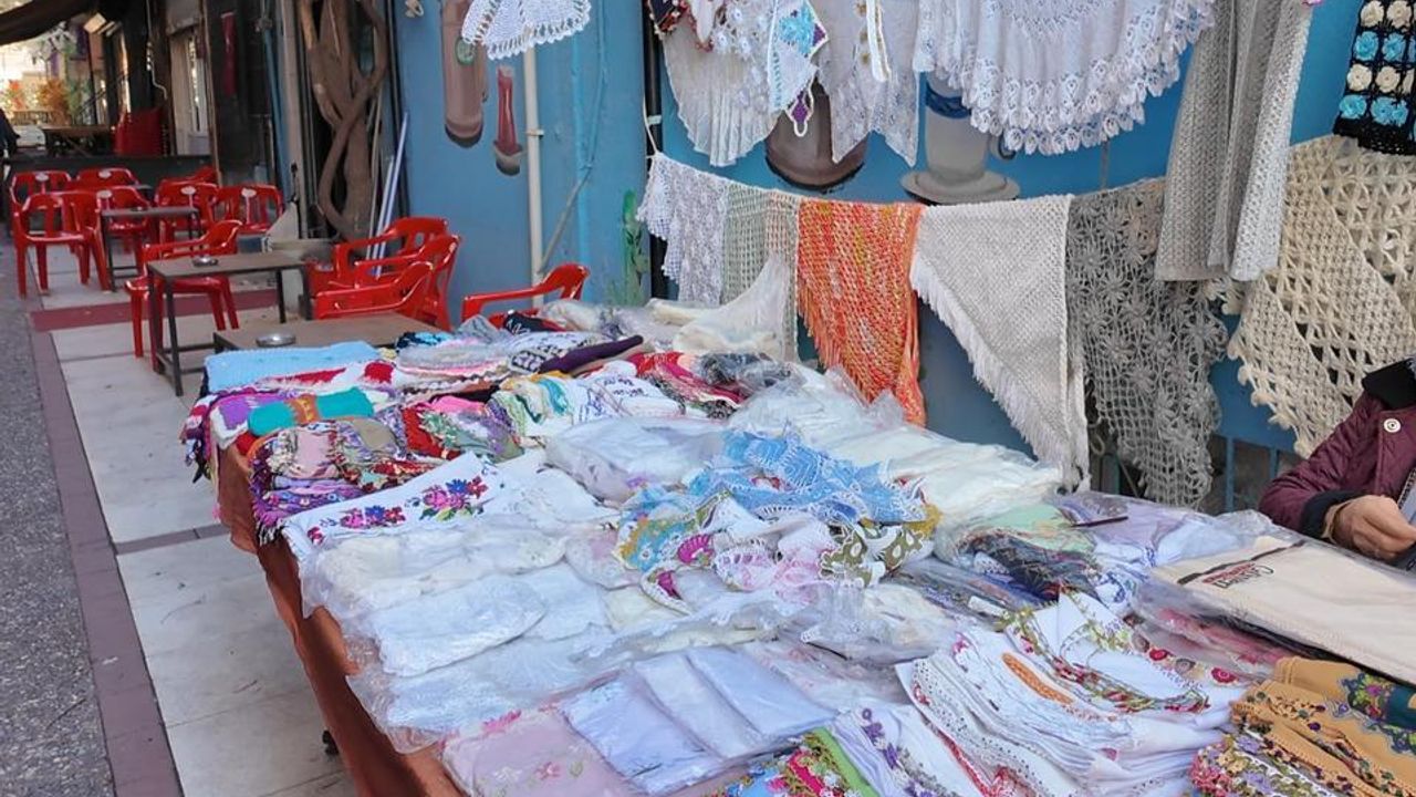 Aydın’da el emeği oya pazarında yaşatılıyor