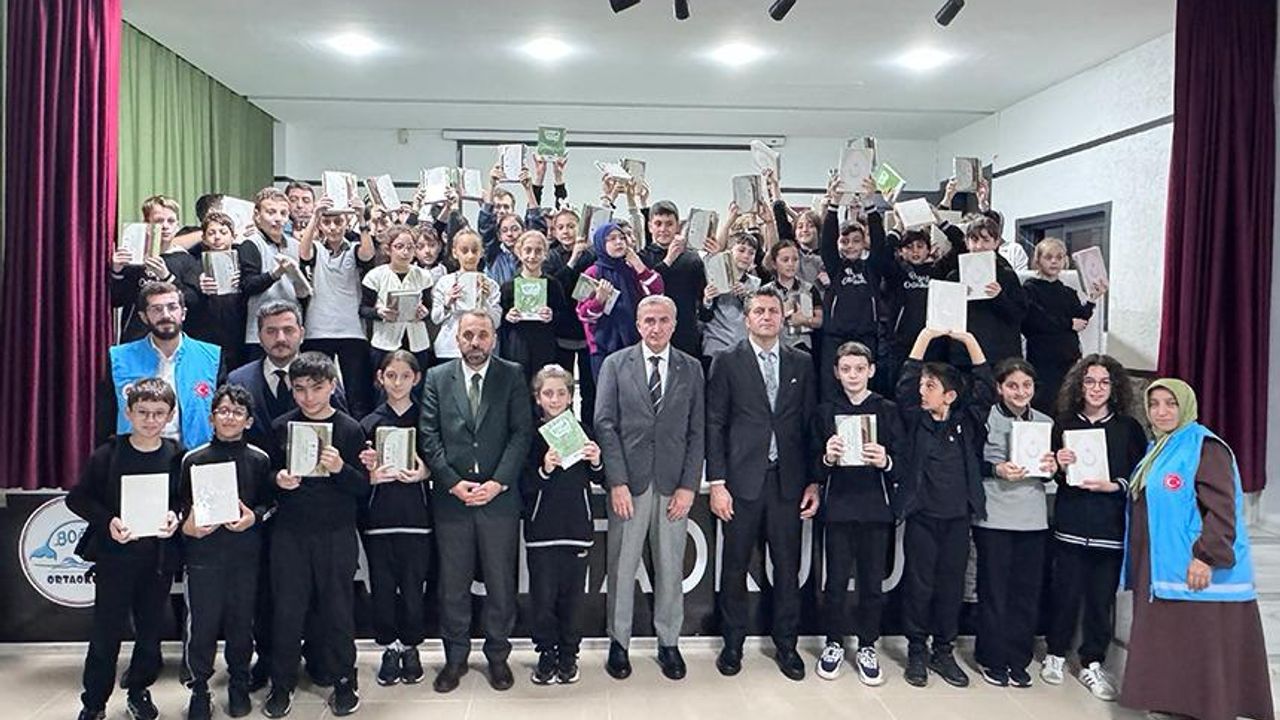 Rize’de Seçmeli Kur’an-ı Kerim dersini seçen öğrencilere manevi hediye – Birlik Haber Ajansı