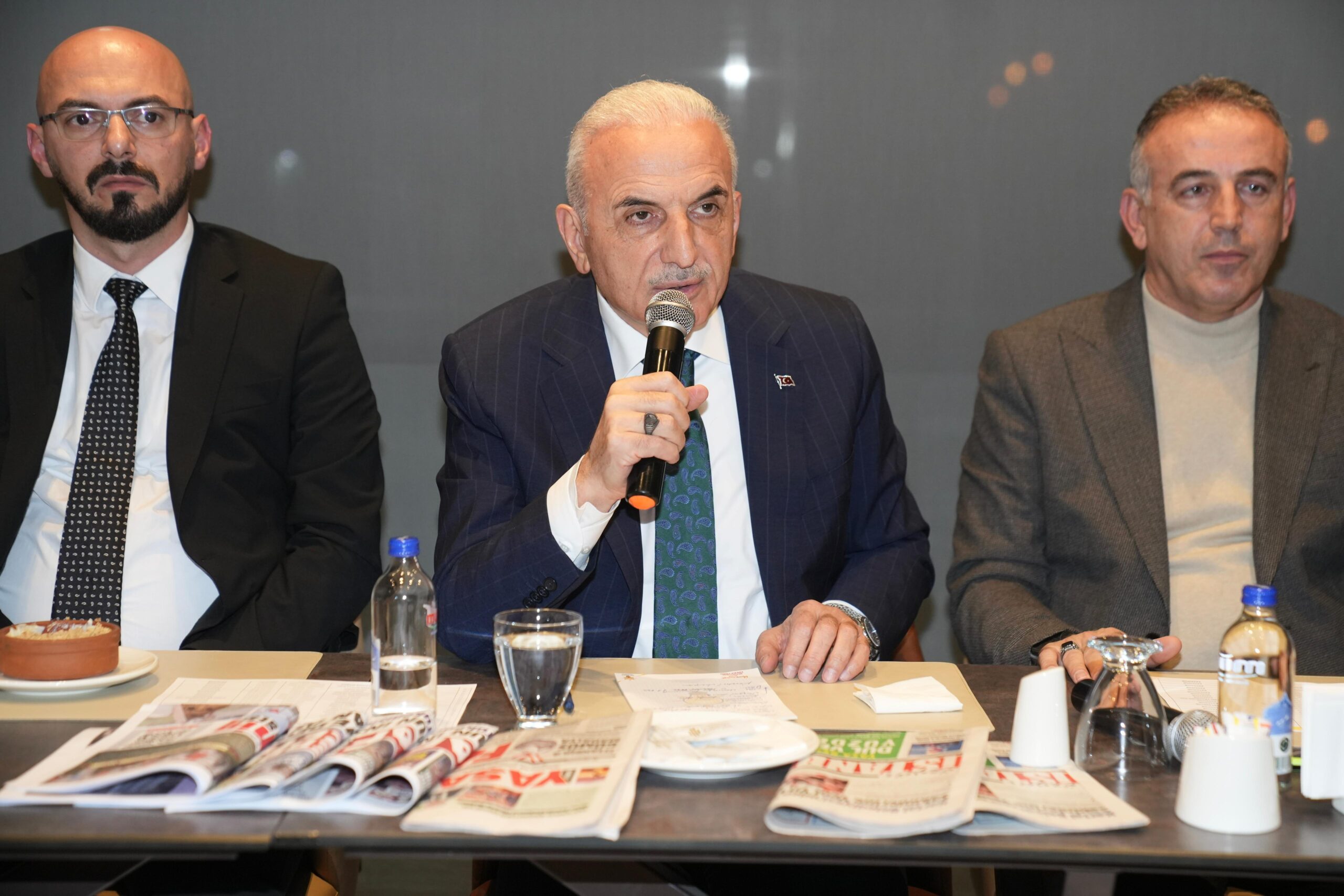 ÇALIŞAN BASIN GAZETECİLER GÜNÜ COŞKUSU: BAŞKAN İSMET YILDIRIM VE SALİM ÇETİNKAYA GAZETECİLERLE BULUŞTU