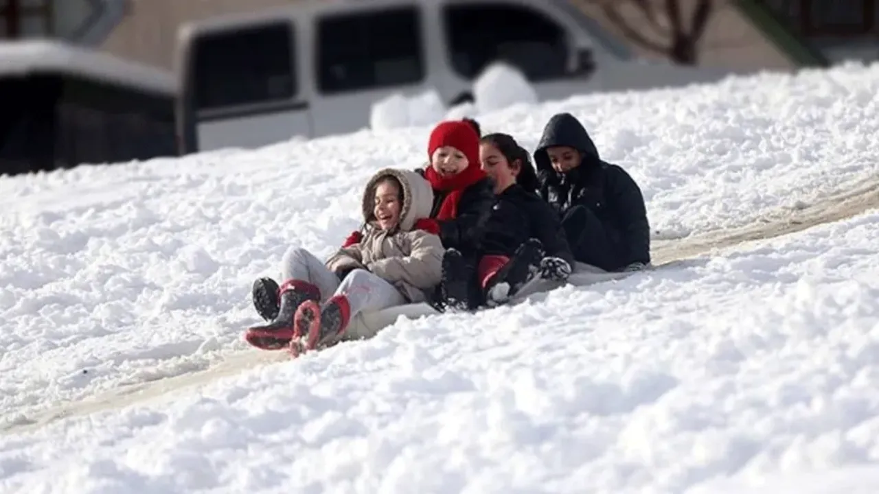 Adana’nın 3 ilçesinde eğitime kar engeli… – Birlik Haber Ajansı