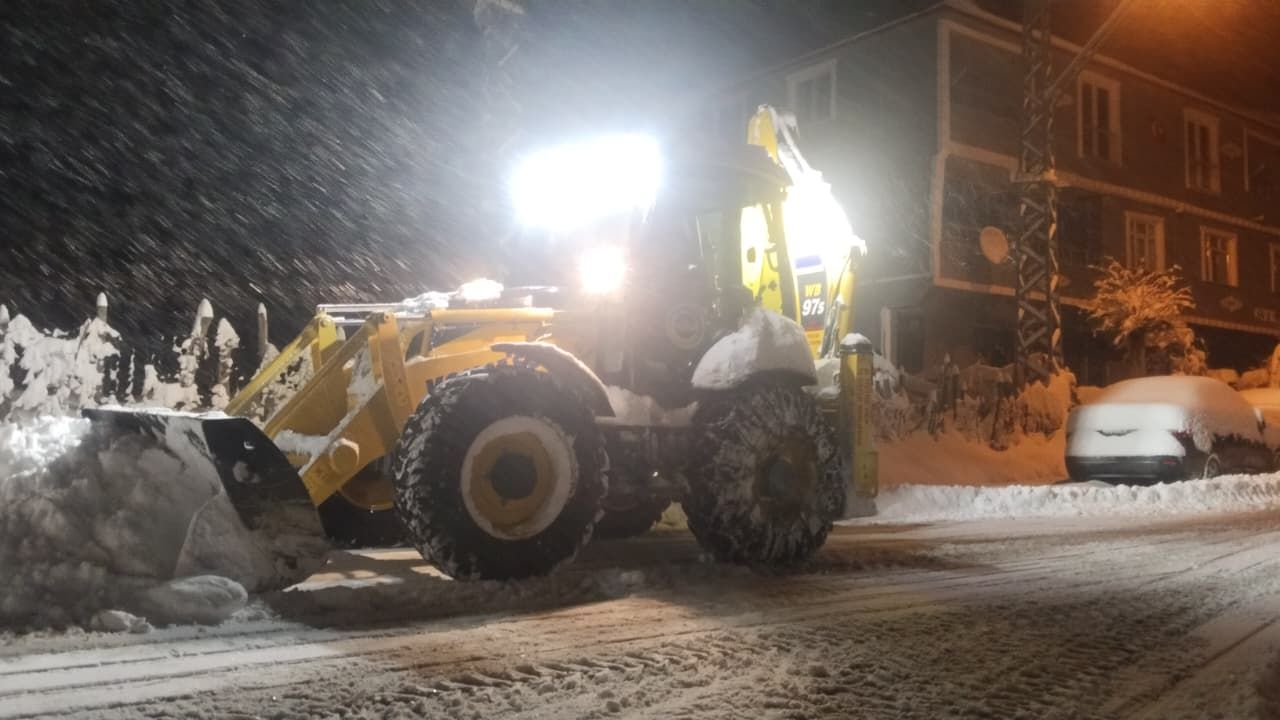 Bir günde 457 mahalle yolu ulaşıma açıldı