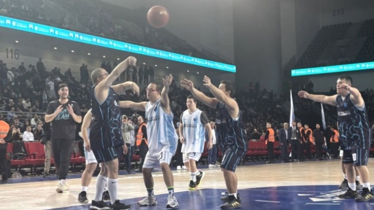 Down sendromlu basketbolcular farkındalık yaratmak için gösteri maçı yaptı – Birlik Haber Ajansı