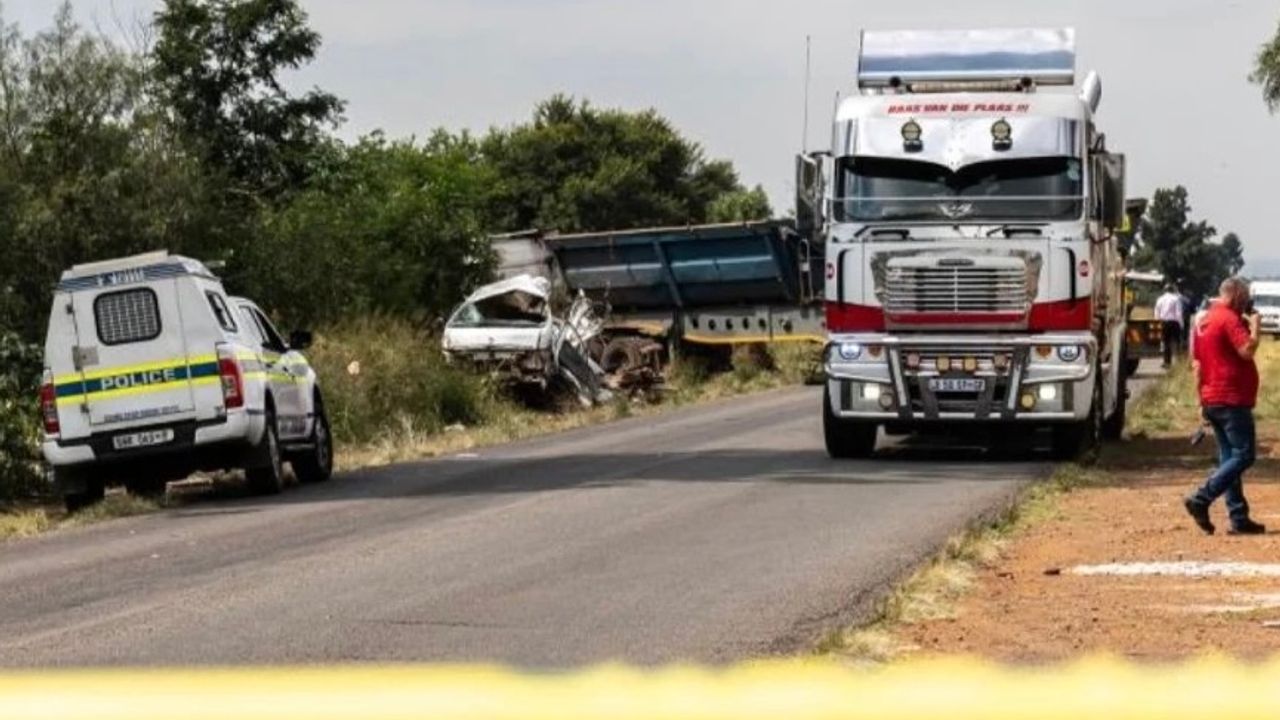 Güney Afrika’da okul servisi ile kamyon çarpıştı: 14 öğrenci hayatını kaybetti – Birlik Haber Ajansı