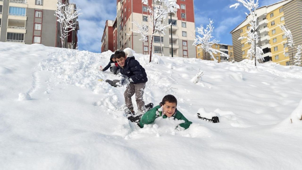 Kar yağışı nedeniyle birçok ilde eğitime ara verildi – Birlik Haber Ajansı