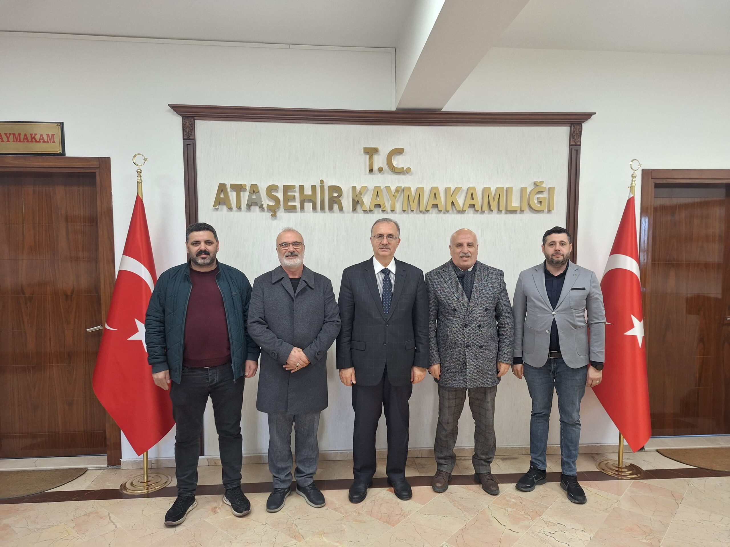 Ataşehir Kaymakamı Bekir Dınkırcı’ya Anlamlı Umre Dönüşü Ziyareti