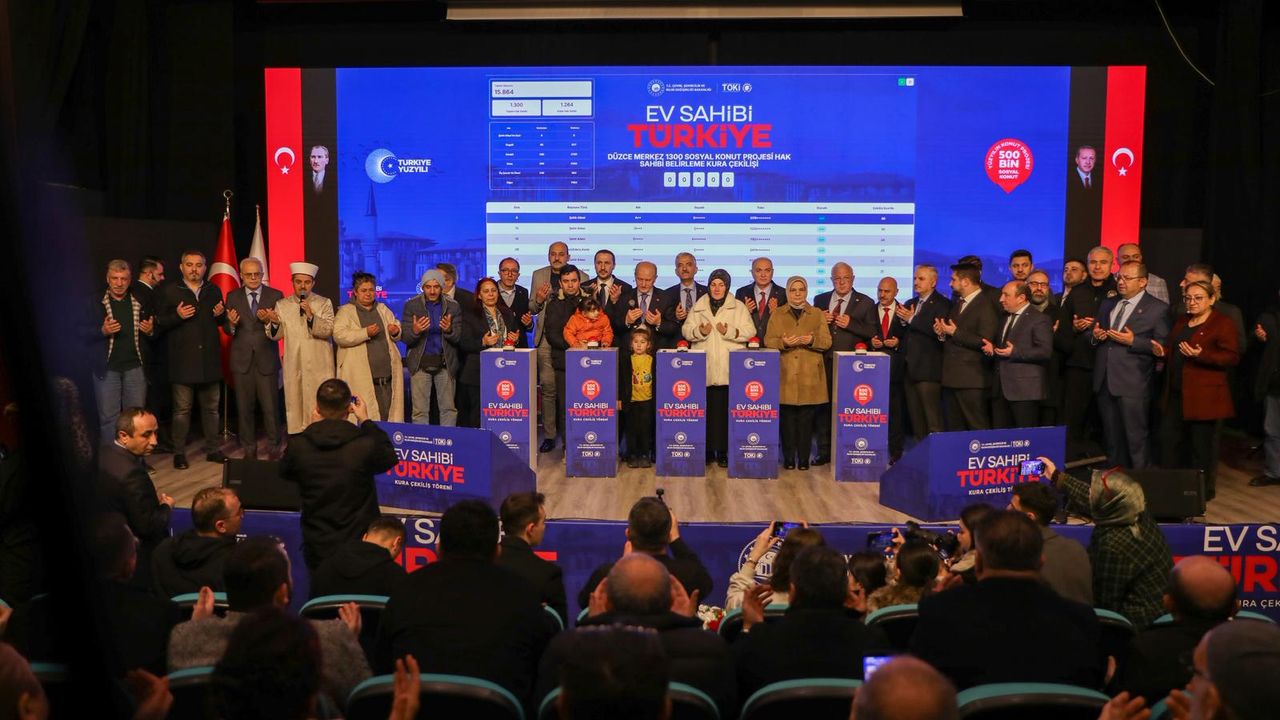 TOKİ’nin kura çekim heyecanı “salona sığmadı” – Birlik Haber Ajansı