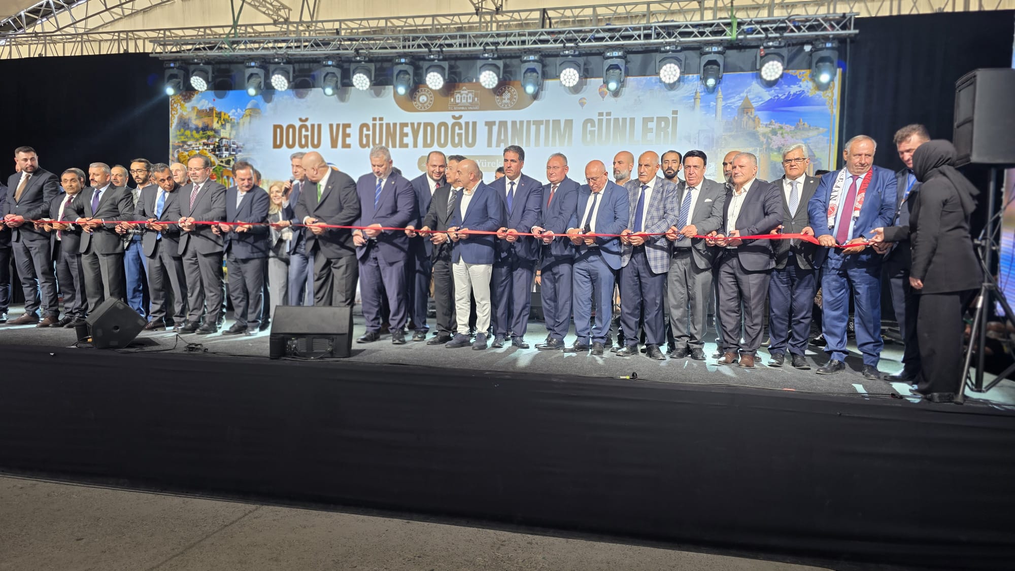 ​Doğu ve Güneydoğu Rüzgarı İstanbul’da Esiyor: Mardin Olmak Üzere“25 İl Tek Yürek”
