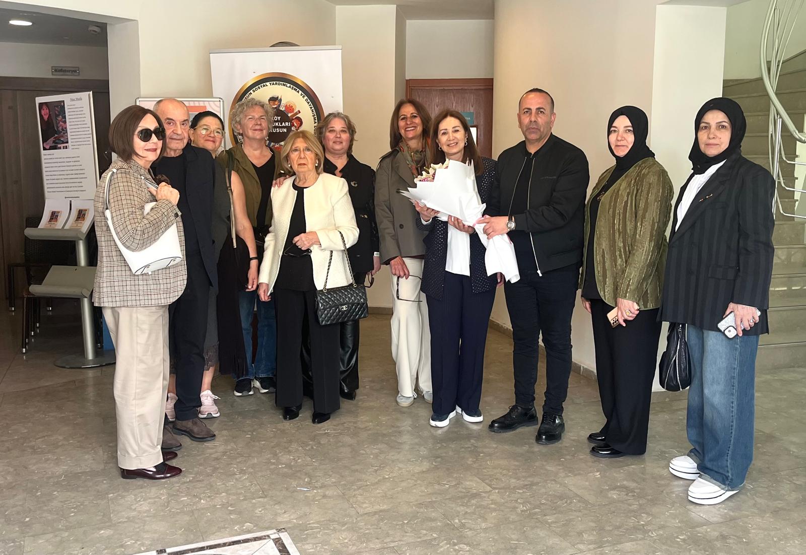 SANAT VE İYİLİK BİR ARADA: “RENKLERİN RİTMİ” SERGİSİ AÇILDI