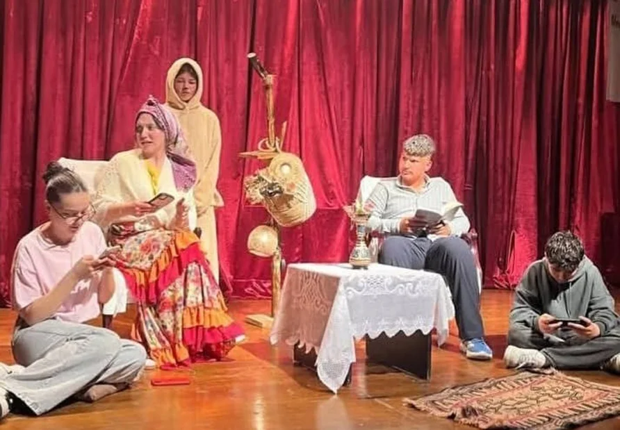 Yazar Ahmet Yıldırım’ın romanı “Kedilik Bende Kalsın” tiyatro oyunu oldu