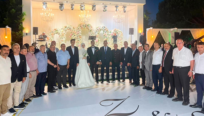 İstanbul protokolü Çetinkaya ve Özdemir Çiftini Mutlu Gününde Yalnız Bırakmadı