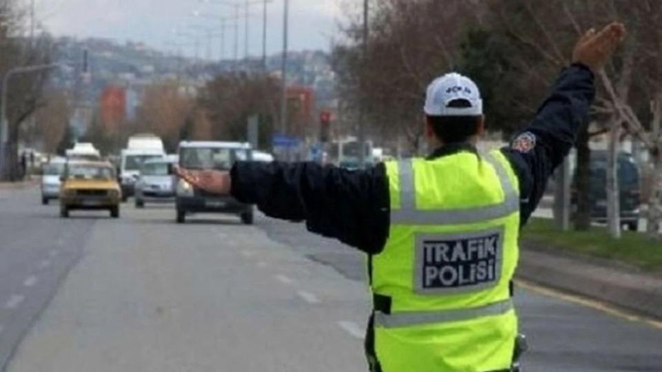 Amasya’da ‘dur’ ihtarına uymayan motosikletli çocuk polise çarptı