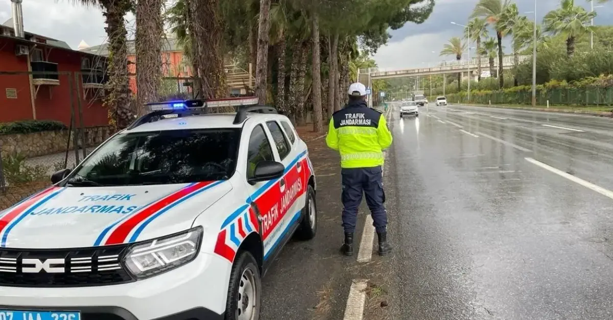 Jandarmanın ‘dur’ ihtarına uymayan sürücüye 425 bin TL ceza