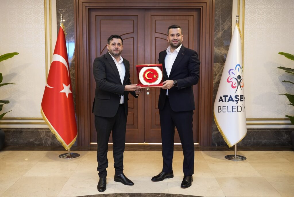 Bağımsız Medya Gazeteciler Derneği heyeti Ataşehir Belediye Başkan Vekili Serdar Orhan’ı ziyaret etti, plaket takdimi