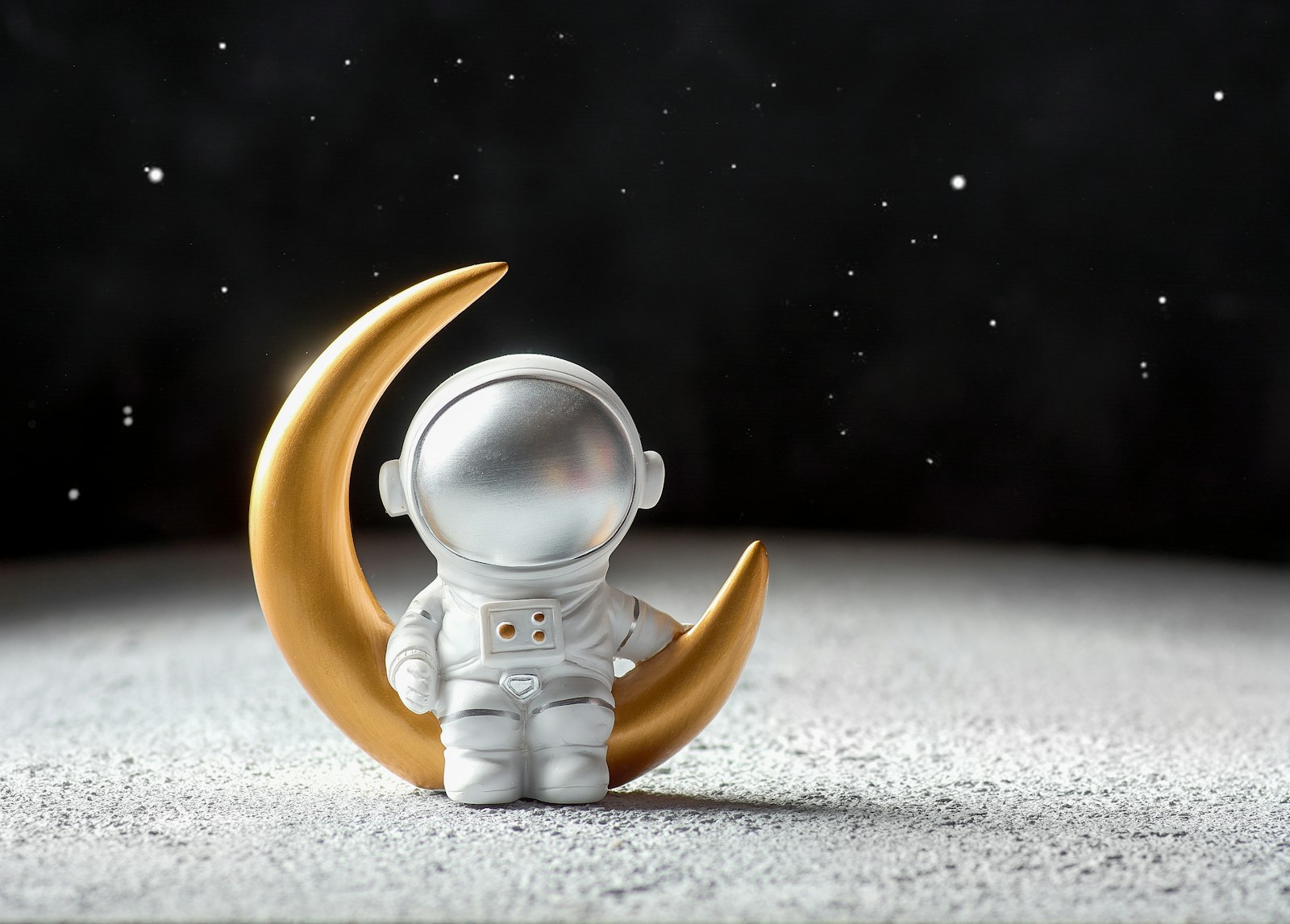 Uzayda Ay’a çarpabilecek asteroit tehlikesi